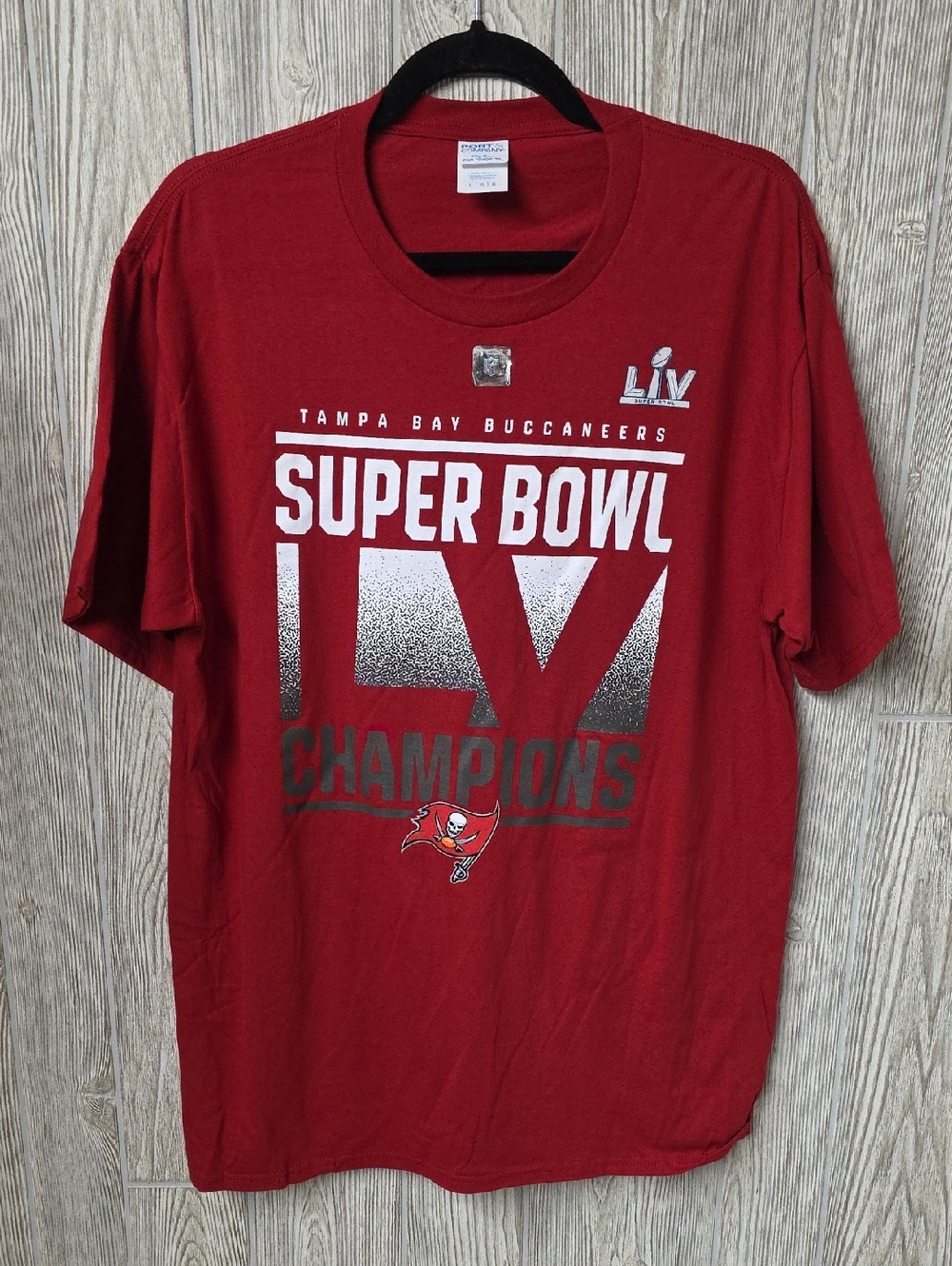 Tampa Bay Buccaneers Super Bowl LIV Champions T‑Shirt - Red Adult Size Large NEW